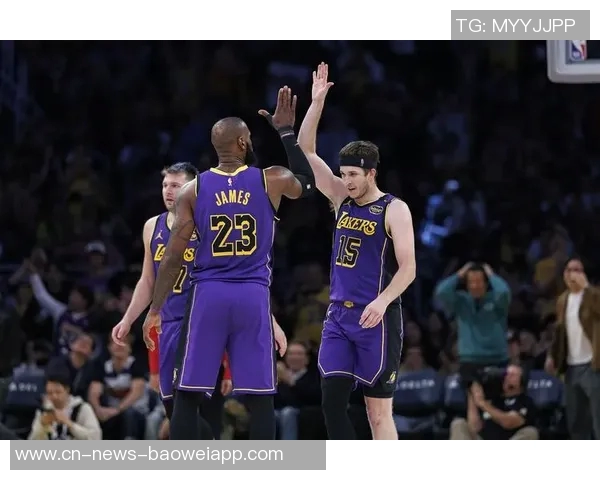 里夫斯谈比赛风格更倾向雷迪克而非克六的自然发挥与个人喜好 里夫斯谈比赛风格更倾向雷迪克而非克六的自然发挥与个人喜好