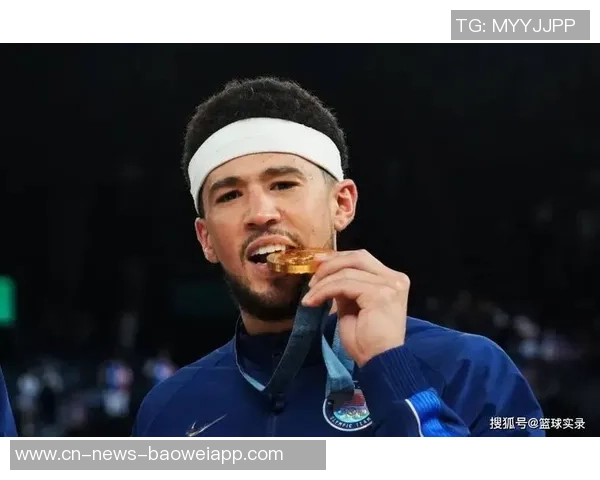 布克首节表现亮眼5投3中贡献6分3篮板2助攻1抢断但也有2次失误 布克首节表现亮眼5投3中贡献6分3篮板2助攻1抢断但也有2次失误