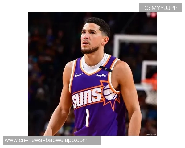 布克生涯第350次得分25跻身NBA历史前40位展现超凡实力